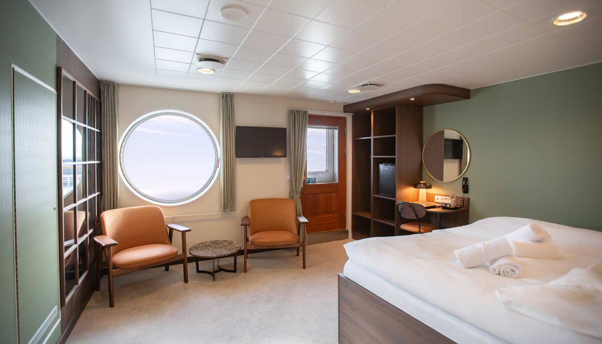 2-bed Commodore Balcony- Pearl P2