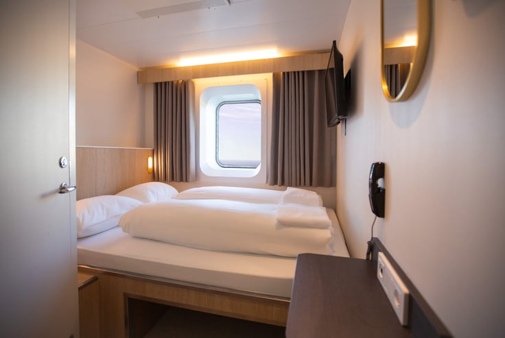 2 person double bed cabin with sea view