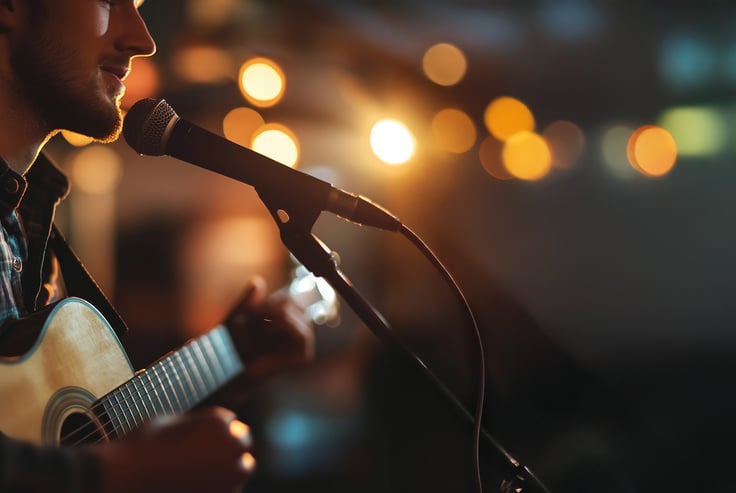 Person playing guitar at Anker bar.